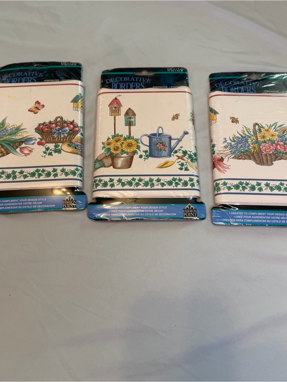 LOT of 3 Cottage Core 90s
Prepasted Wallpaper Border Sunflower Ivy Bees Garden